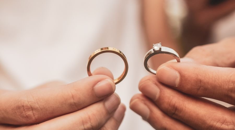 O Que Fazer Quando Sua Aliança de Casamento Está Larga ou Apertada?