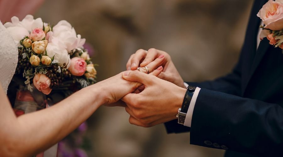 Qual o Significado de Trocar Alianças Durante o Casamento?